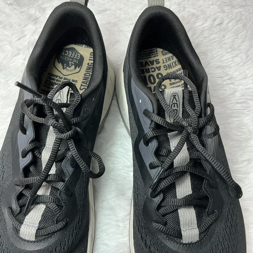 Keen Men's‎ Walking/running Size 11 Contoured Fit Black And White Shoe new
